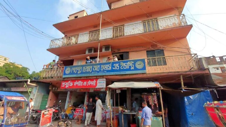 শেরপুর চেম্বার অব কমার্সের নির্বাচনে সাধারণ ও সহযোগী পরিচালক পদে লড়ছেন ৩৪ প্রার্থী