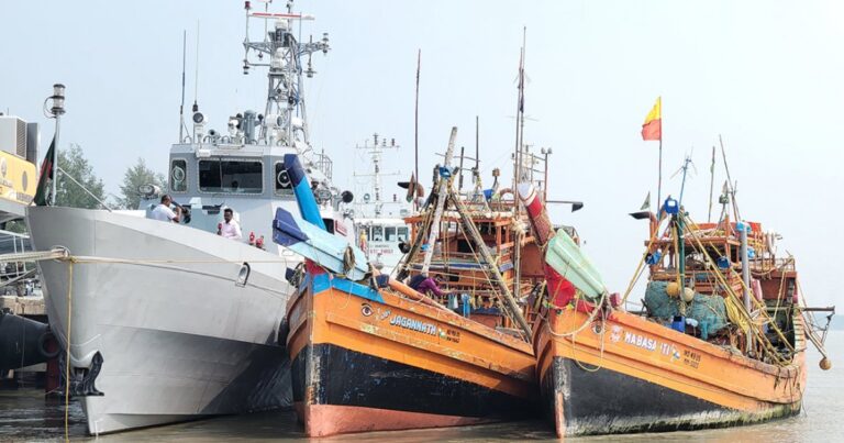 বঙ্গোপসাগর থেকে ভারতীয় ১৪ জেলে আটক