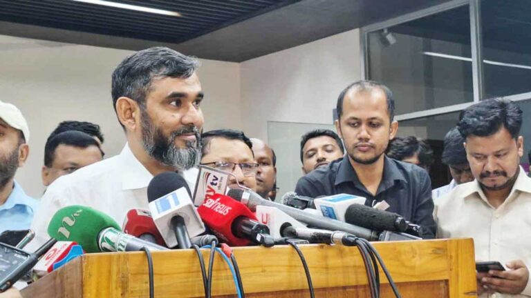 অন্য দলের প্রতীক ব্যবহার করে নির্বাচন নয়: ইসি সানাউল্লাহ