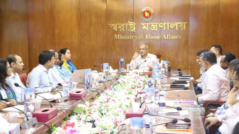 প্রবাসীরা দেশের অর্থনৈতিক ভিত্তি টিকিয়ে রেখেছেন: স্বরাষ্ট্র উপদেষ্টা