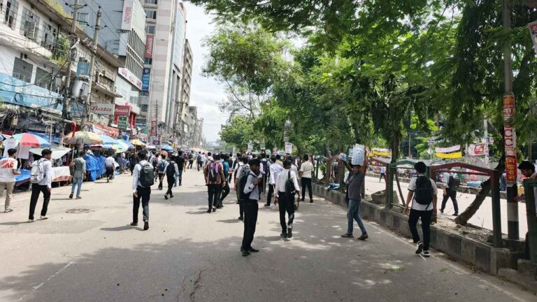 ঢাকা কলেজ-সিটি কলেজ শিক্ষার্থীদের সংঘর্ষে আহত ১০