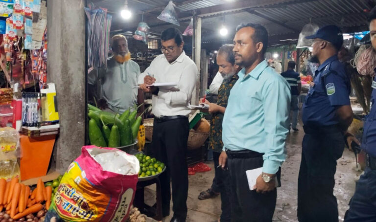 শেরপুরে ৩০ কেজি পলিথিন জব্দ, ১২ হাজার টাকা জরিমানা