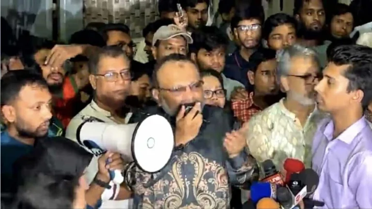 ঢাবির হলে ছাত্ররাজনীতি নিষিদ্ধ থাকবে: উপাচার্য