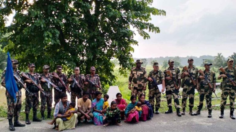 লালিতাবাড়ী সীমান্ত দিয়ে ১০ বাংলাদেশিকে হস্তান্তর