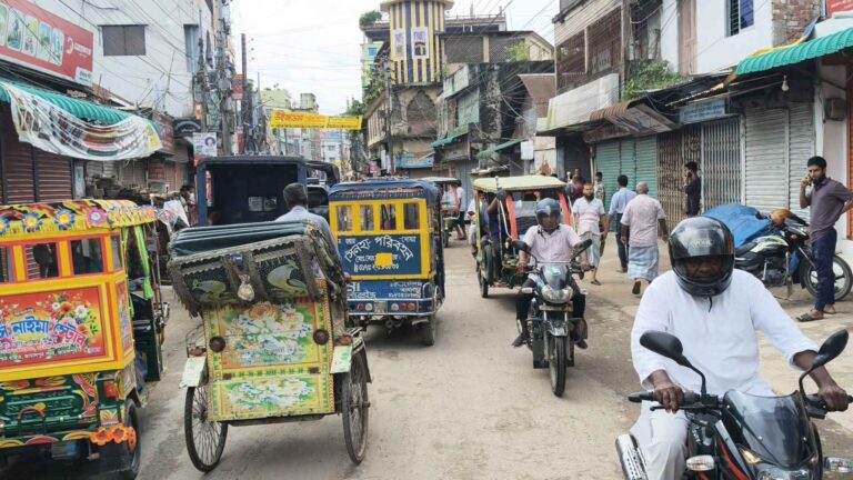 জামালপুর শহরে নেই হরতালের প্রভাব, সব স্বাভাবিক