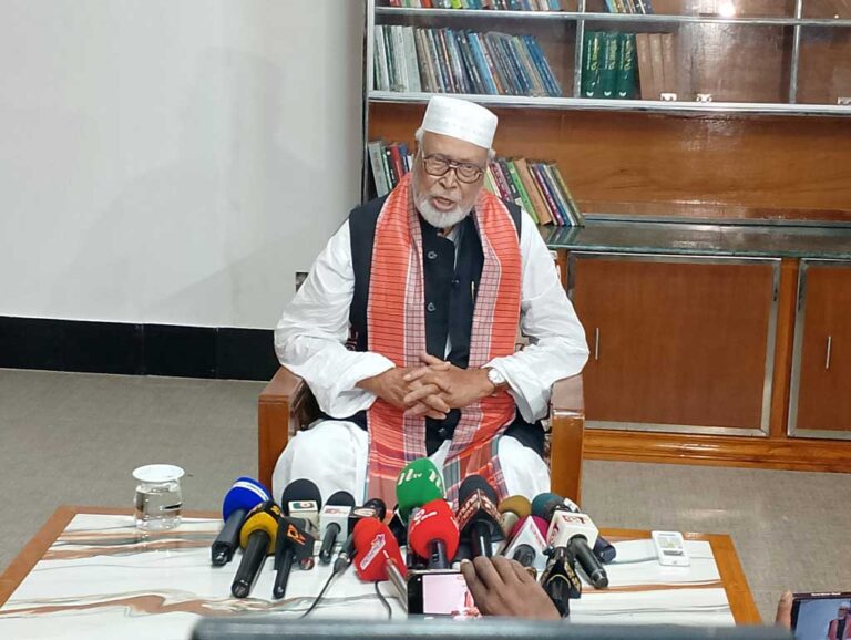 বড় ভাইসহ ডিবি হেফাজতে থাকা সবার সসম্মানে মুক্তি চাই: কাদের সিদ্দিকী