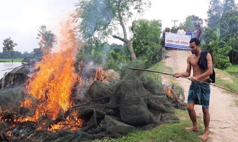 শেরপুরে অবৈধ ৬০টি চায়না দুয়ারি জাল ও ১০টি কারেন্ট জাল ধ্বংস