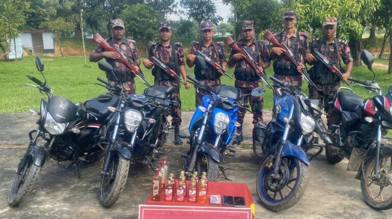 ময়মনসিংহ সীমান্তে বিজিবির রাতভর অভিযানে তেরো লক্ষাধিক টাকার ভারতীয় মদ ও মোটরসাইকেল আটক