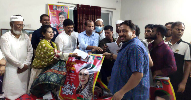 শেরপুরে ৮০টি পূজামণ্ডপে আর্থিক অনুদান দিলেন বিএনপি নেত্রী প্রিয়াঙ্কা