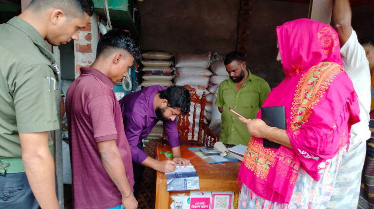 শেরপুরে বেশি দামে সার বিক্রয় করায় বিএডিসি ডিলারকে ১ লাখ টাকা জরিমানা