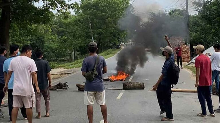 খাগড়াছড়িতে কিশোরী ধর্ষণের প্রতিবাদে সড়ক অবরোধ, বিপাকে পর্যটকরা