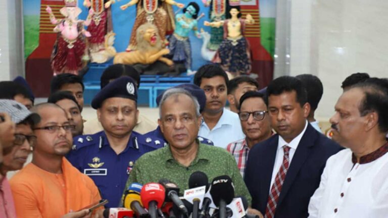 দুর্গাপূজায় নিরাপত্তার ঝুঁকি নেই: স্বরাষ্ট্র উপদেষ্টা