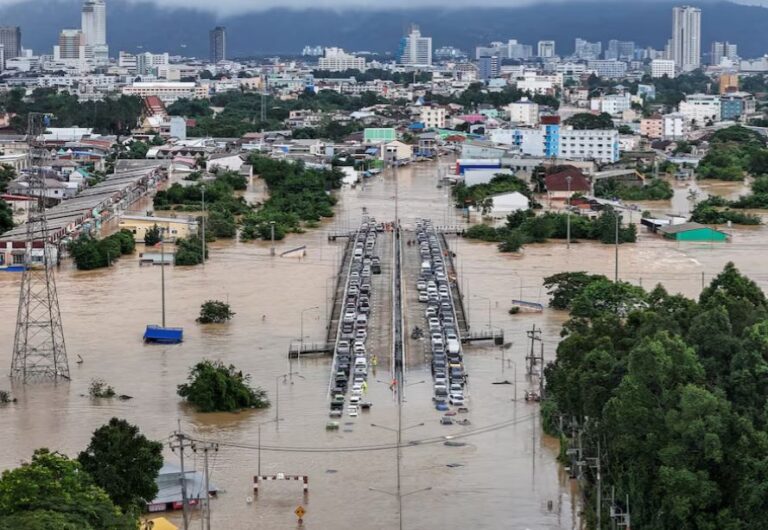 থাইল্যান্ডে ভয়াবহ বন্যায় নিহত বেড়ে ১৬২
