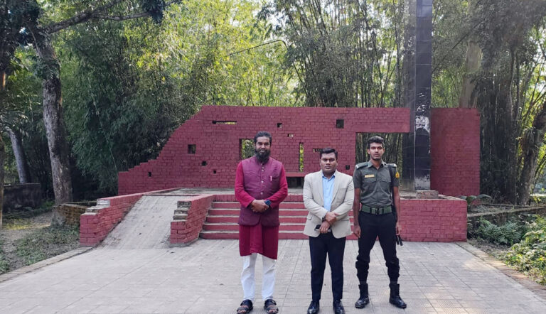 ঝিনাইগাতীর ইউএনও’র উদ্যোগে শেওলা ও পরগাছামুক্ত হল বধ্যভূমির স্মৃতিস্তম্ভ